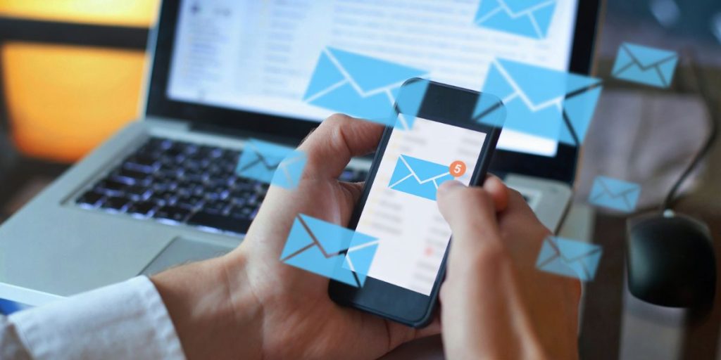 Comment automatiser l’envoi d’e-mails dans Outlook Web ?